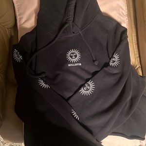 brand from Hollister, size medium and only wear it like twice